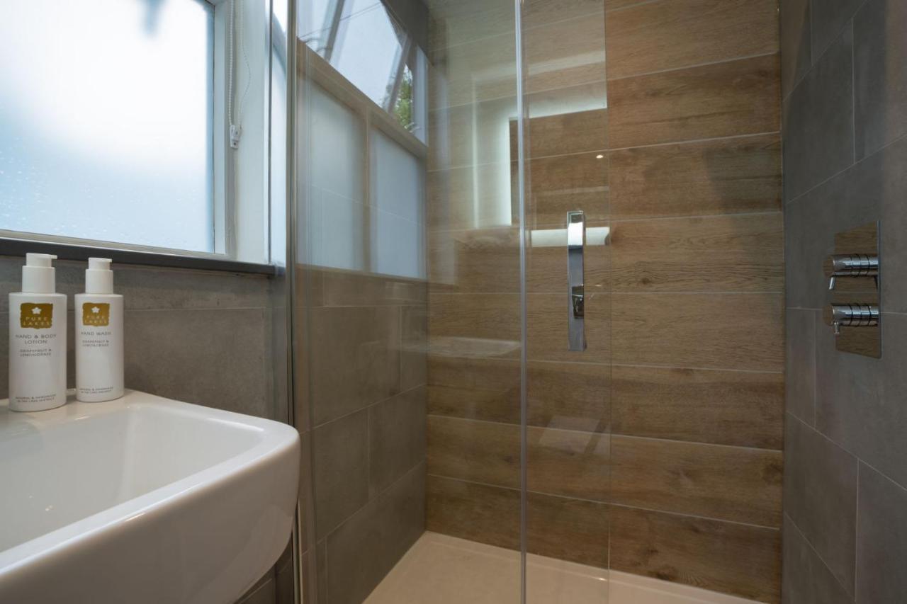 Spacious - Contemporary 2Br Apartment - Central Ambleside - Parking Extérieur photo
